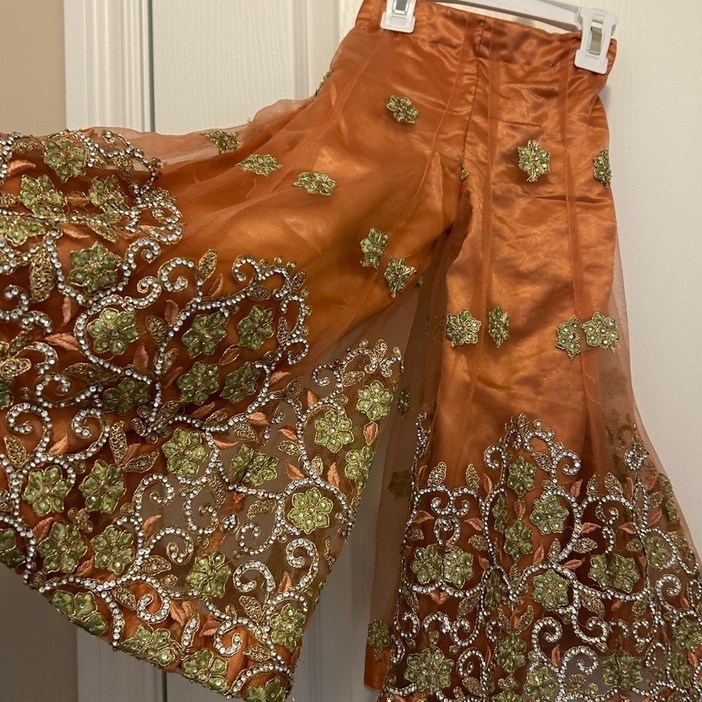Girl Indian suit - Picture 7 of 9